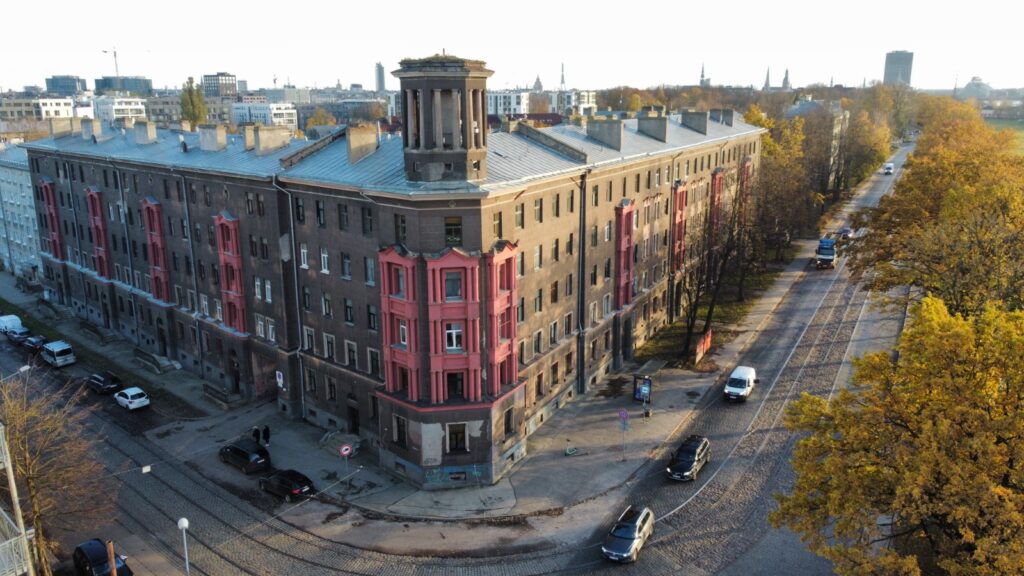 Drone shot of Eksporta 10 building